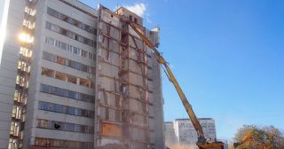 Демонтаж многоэтажного дома Зима, цена от 3719 руб.